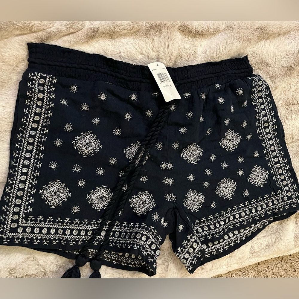 NWT Neiman Marcus pull on cotton shorts